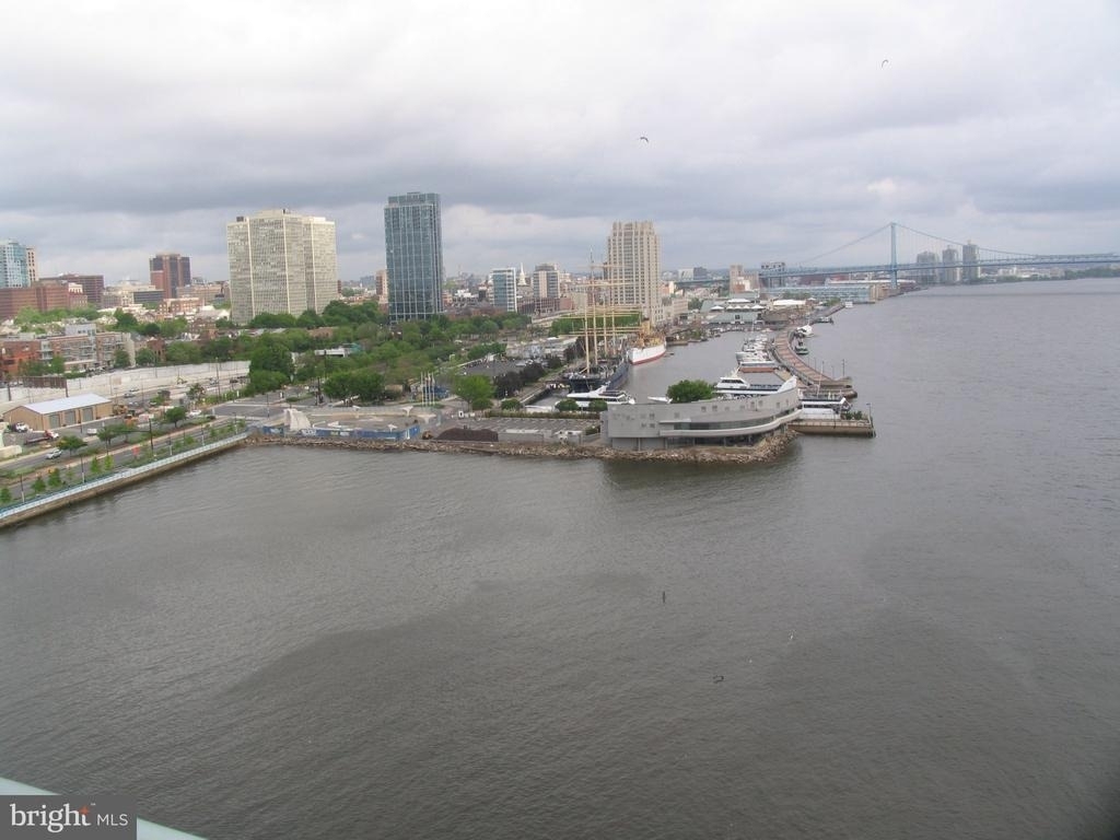 717 S Columbus Boulevard - Photo 21