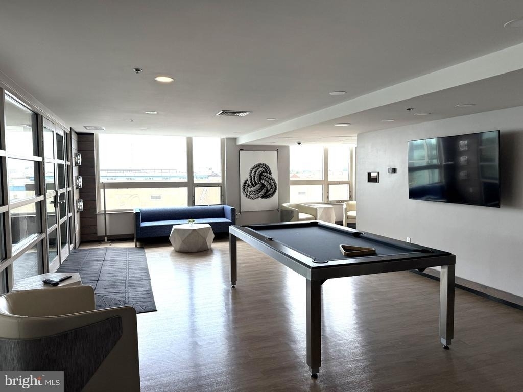 717 S Columbus Boulevard - Photo 13