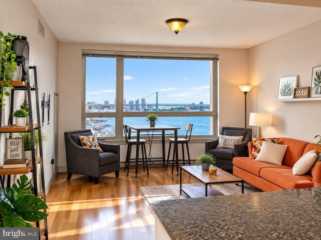 717 S Columbus Boulevard - Photo 4