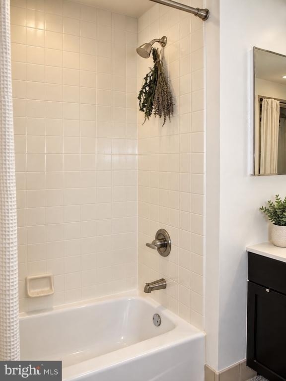 717 S Columbus Boulevard - Photo 10