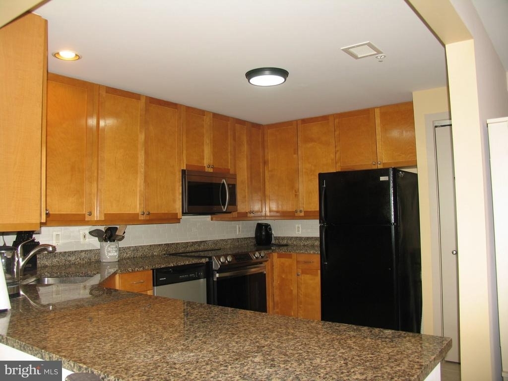 717 S Columbus Boulevard - Photo 6