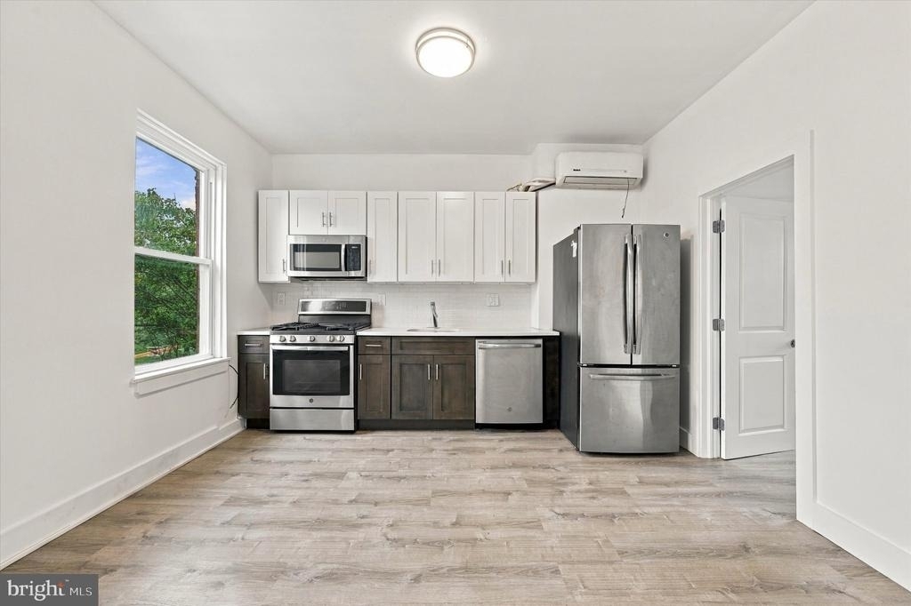 125 W Susquehanna Avenue - Photo 2