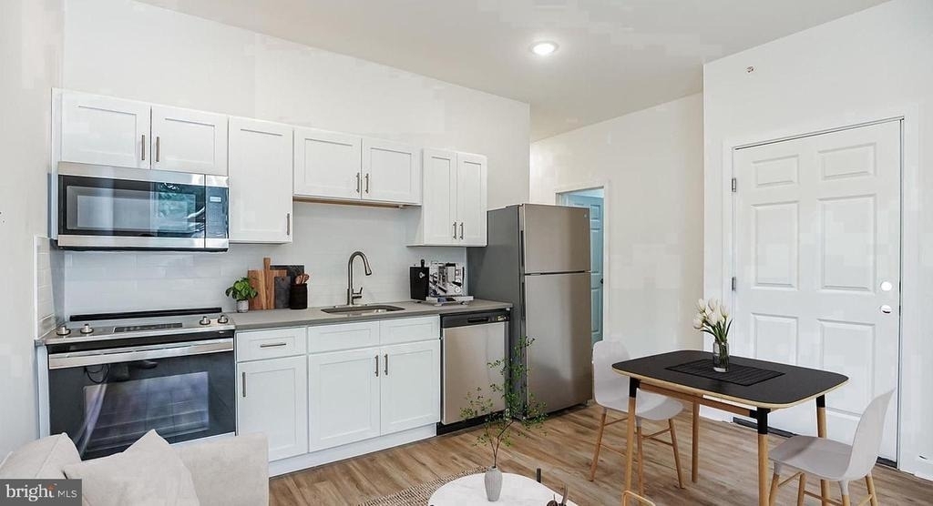 407 S 42nd Street - Photo 0