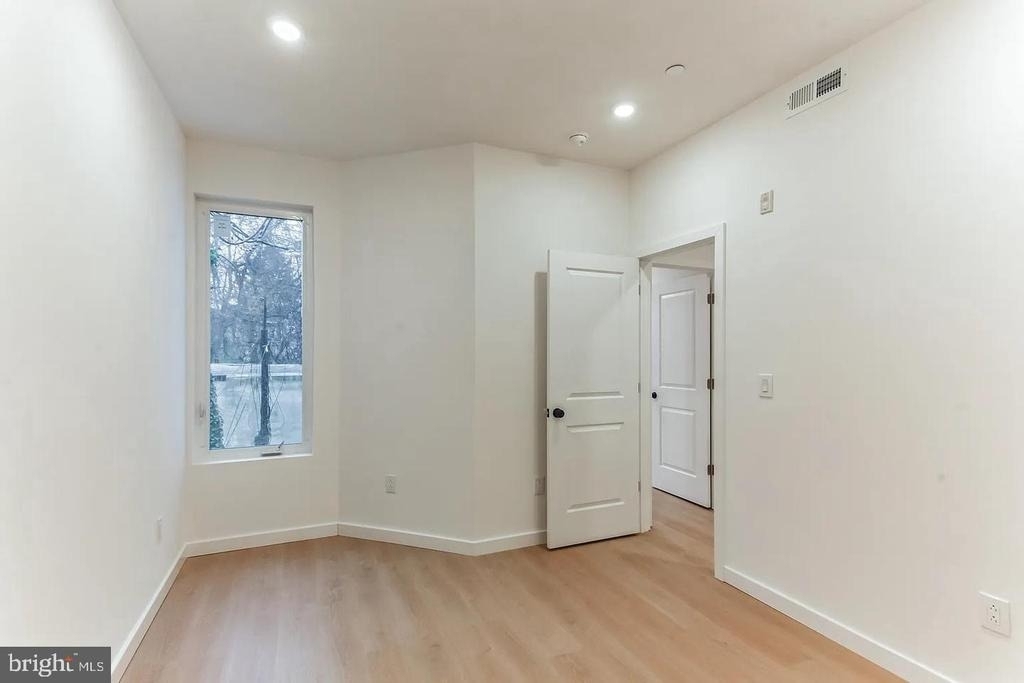 4628 Wayne Avenue - Photo 2