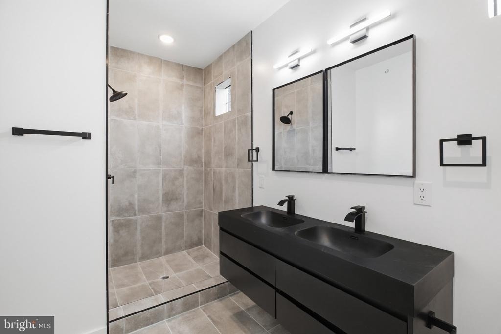 1019 W Orleans Street - Photo 2