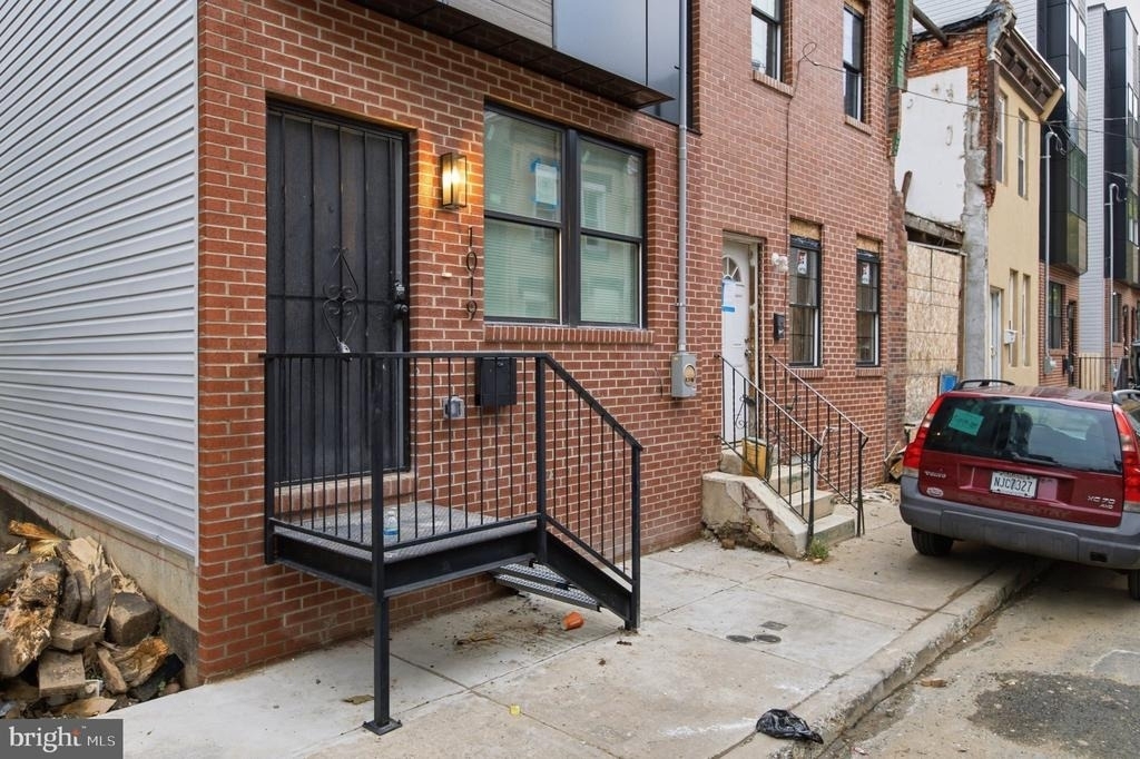 1019 W Orleans Street - Photo 3