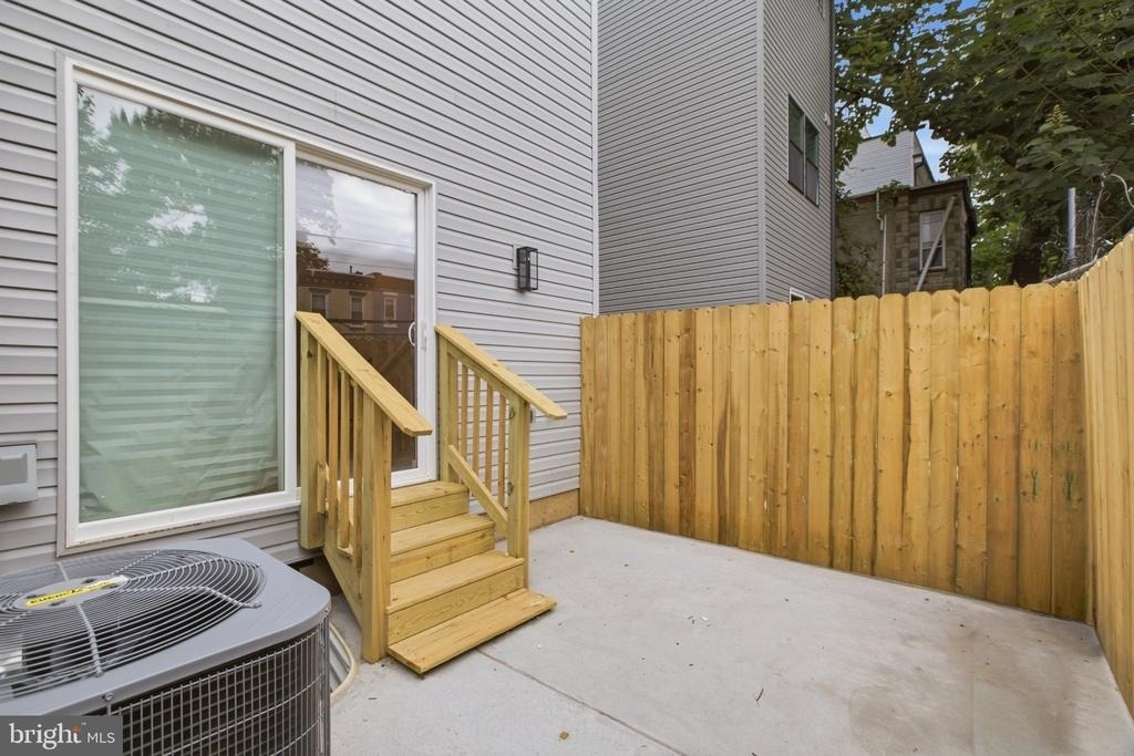 1019 W Orleans Street - Photo 9