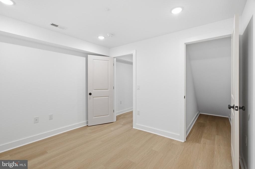 1019 W Orleans Street - Photo 24