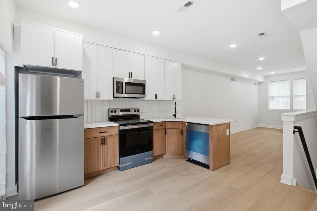 1019 W Orleans Street - Photo 0