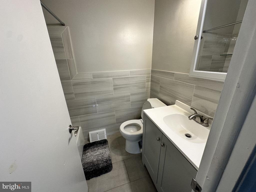 8100 Summerdale Avenue - Photo 2