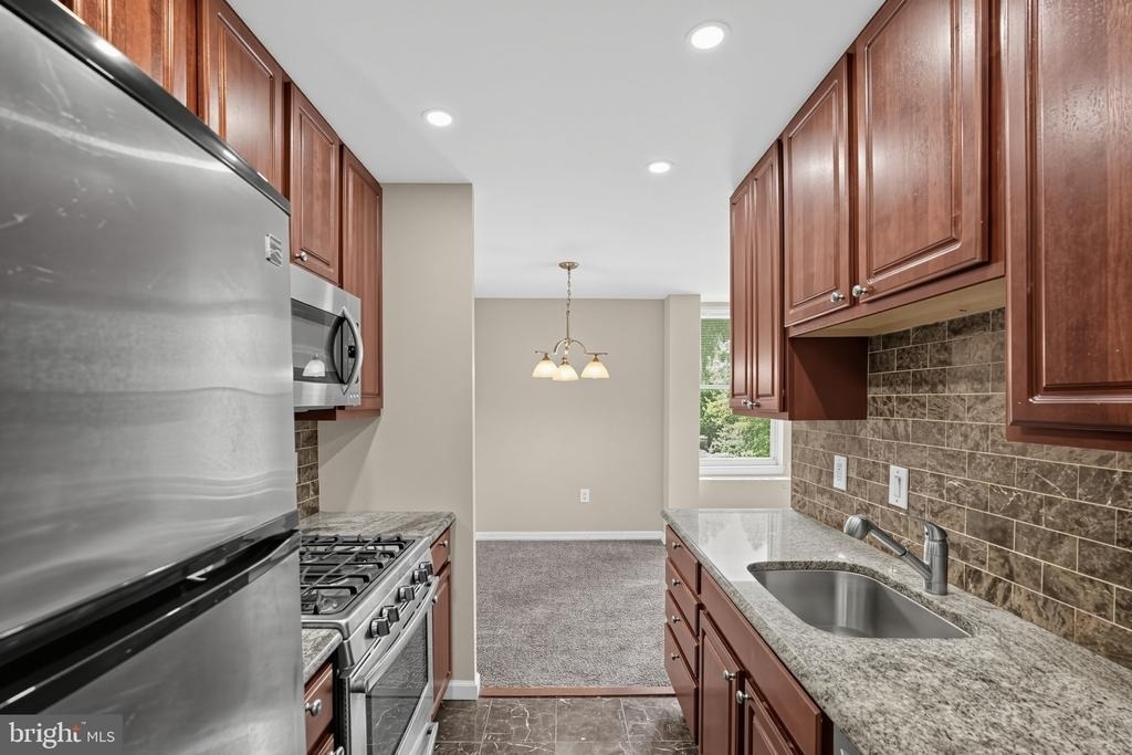 6100 Henry Avenue - Photo 9