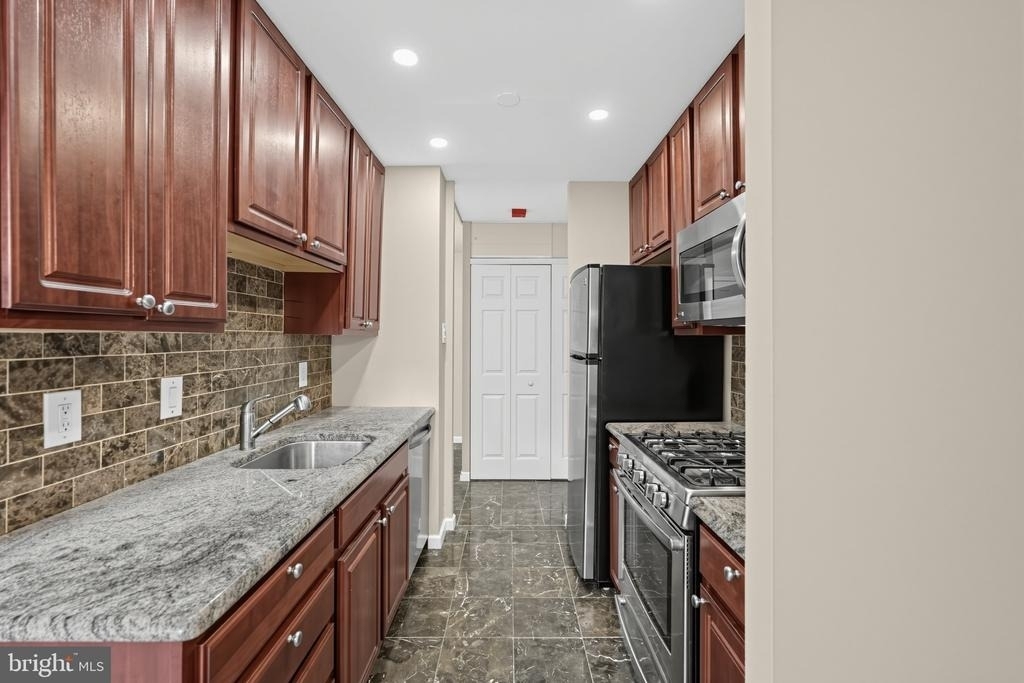 6100 Henry Avenue - Photo 8