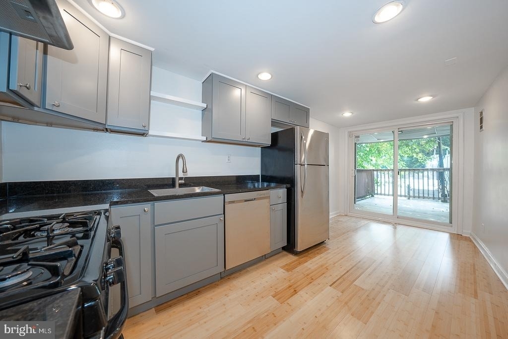 3621 Calumet Street - Photo 6
