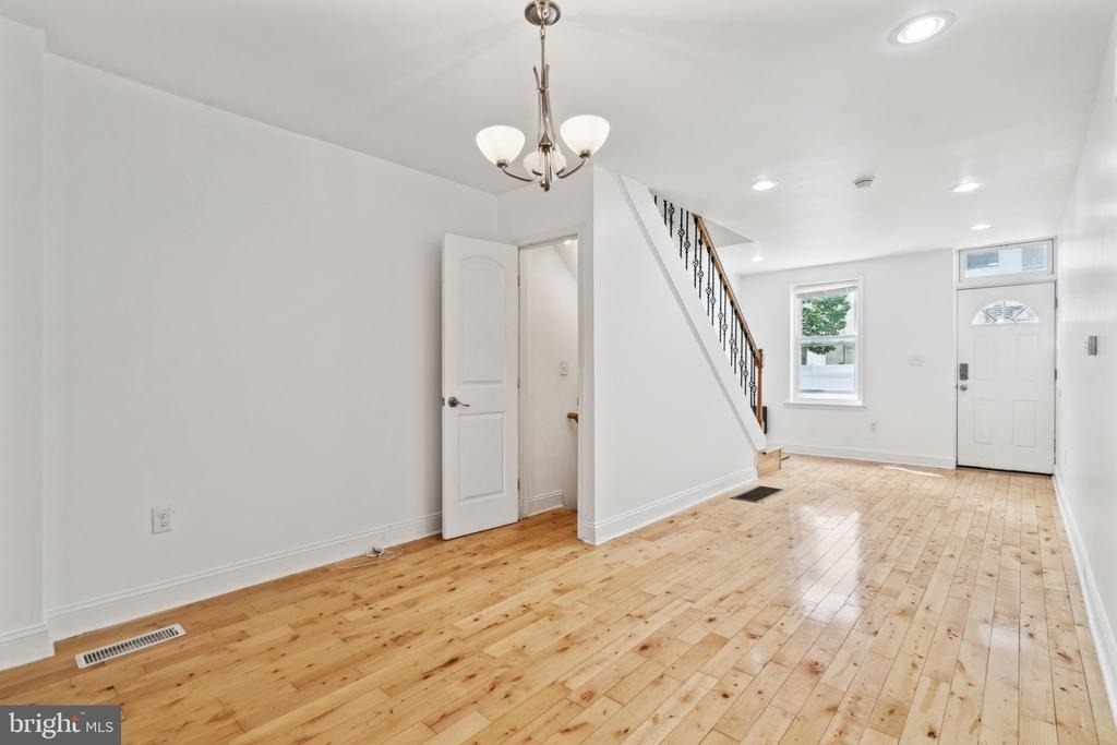 2553 Collins Street - Photo 1