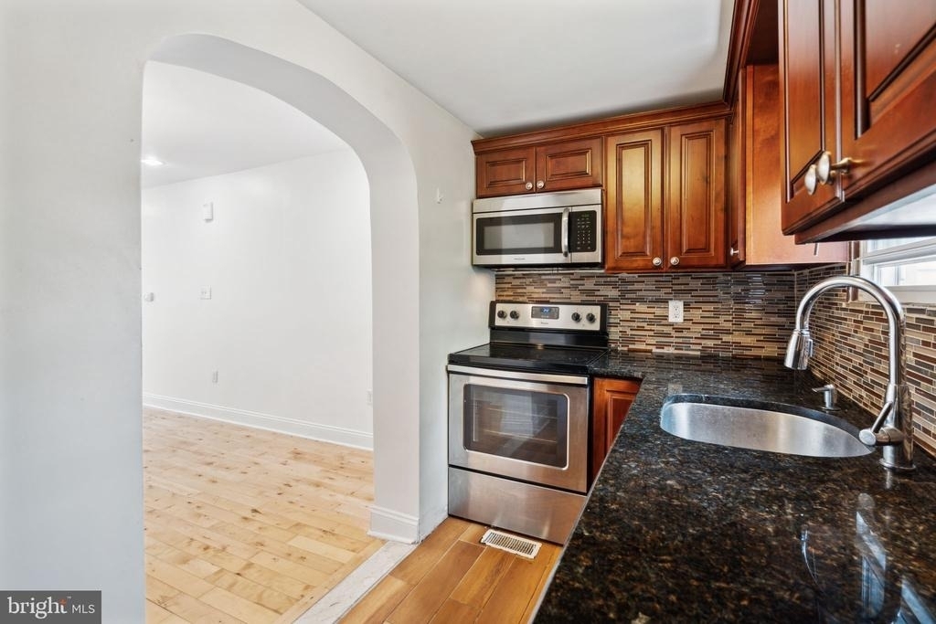 2553 Collins Street - Photo 8