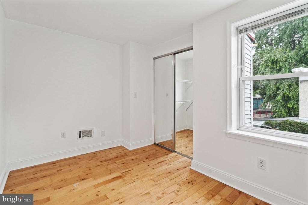 2553 Collins Street - Photo 14