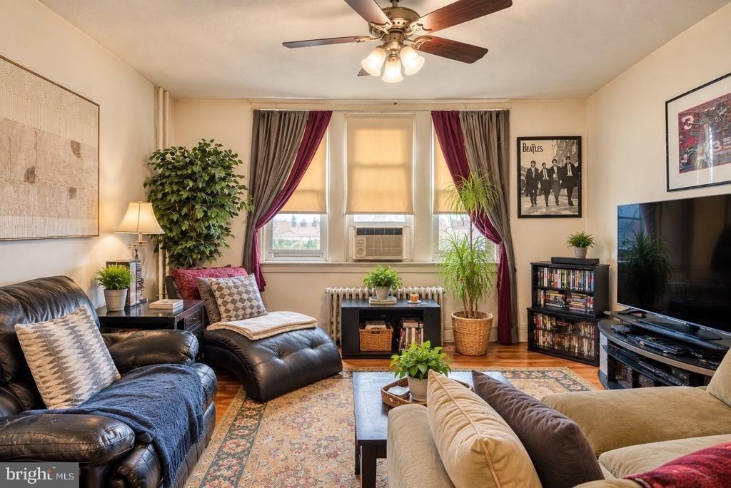 7106 Torresdale Avenue - Photo 2