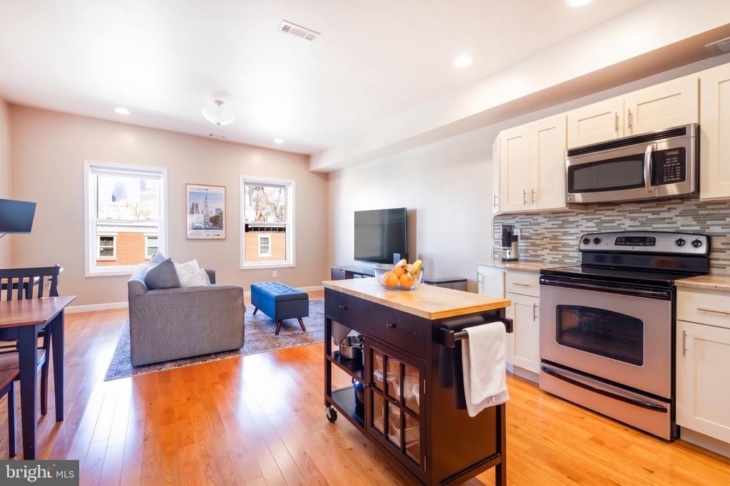 1826 Christian Street - Photo 4