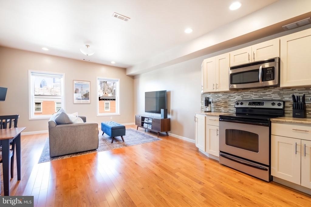 1826 Christian Street - Photo 2