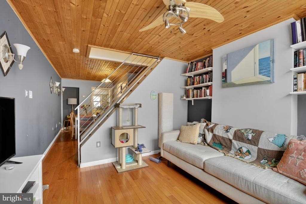416 E Flora Street - Photo 0