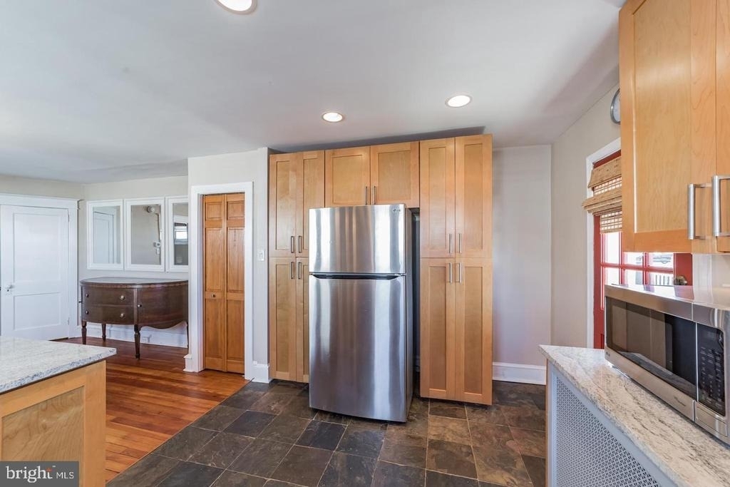 207 W 11th Avenue - Photo 13