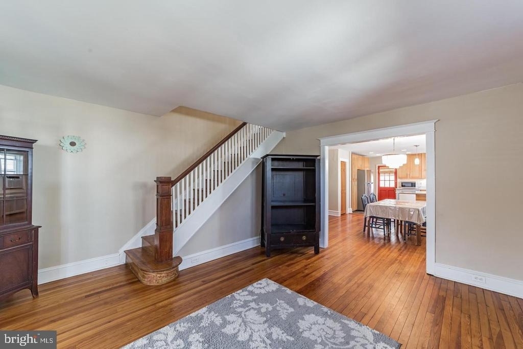 207 W 11th Avenue - Photo 7