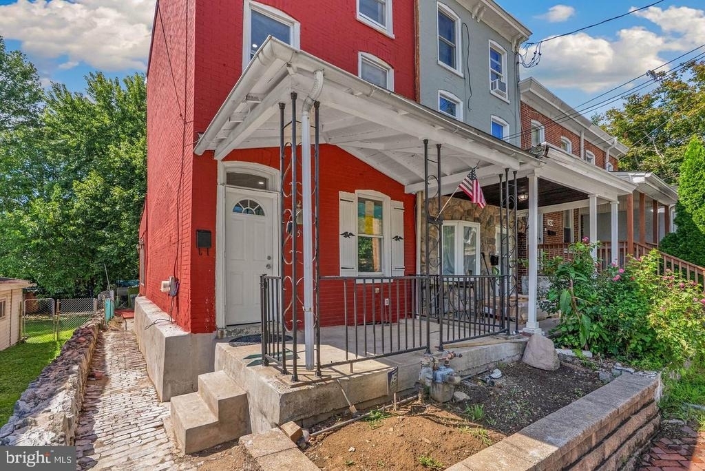 905 Mulberry Street - Photo 1