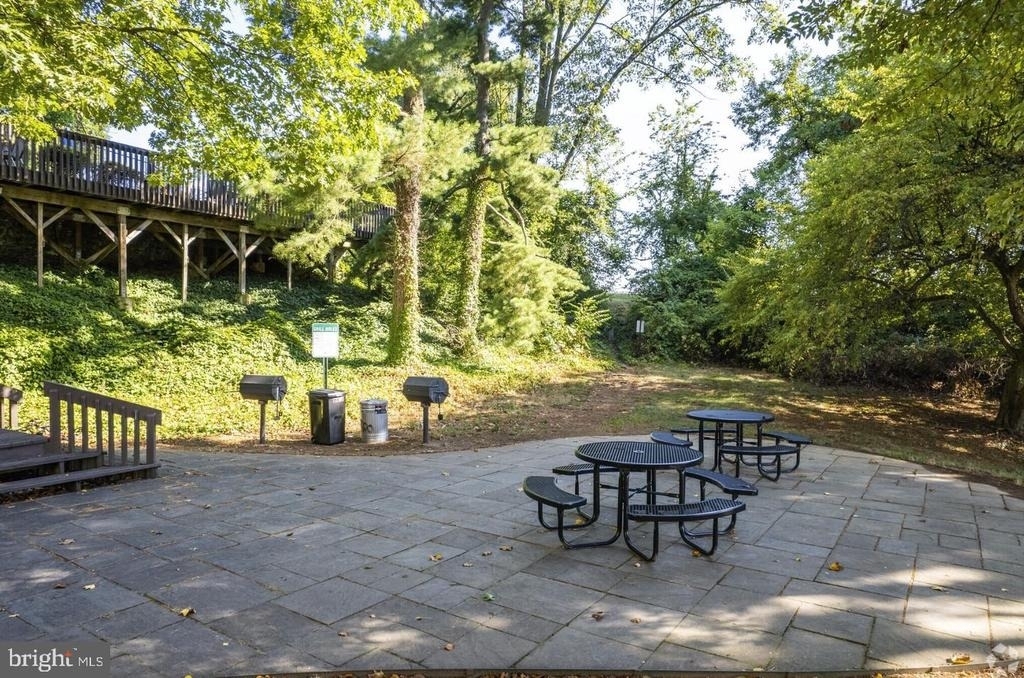 284 Iven Avenue - Photo 6