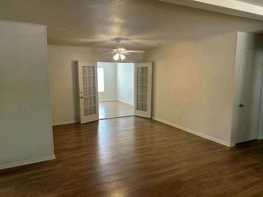 7603 Carriage Dr - Photo 8