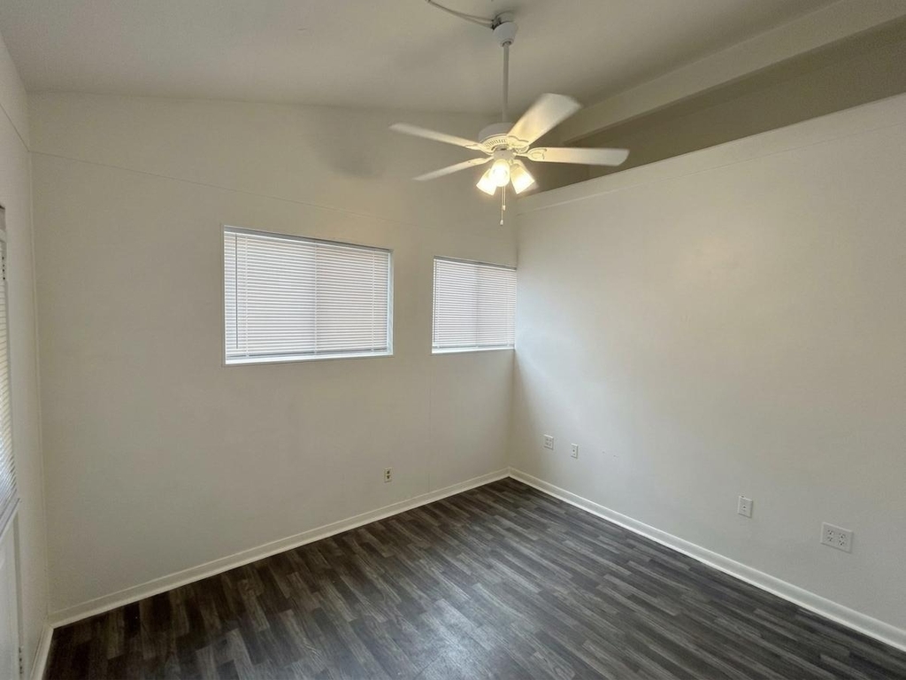 7603 Carriage Dr - Photo 11