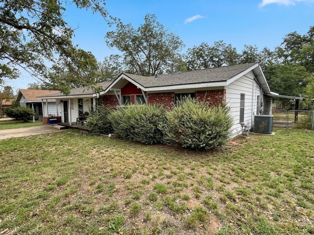 7603 Carriage Dr - Photo 1
