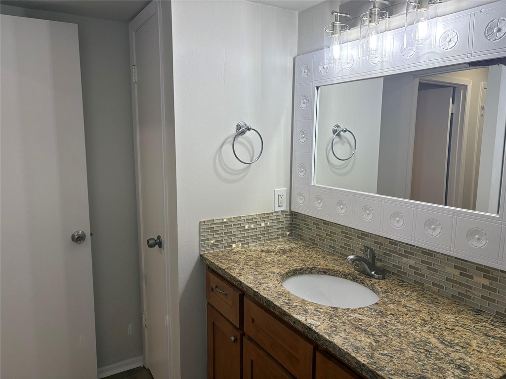 1015 E Yager Ln - Photo 29