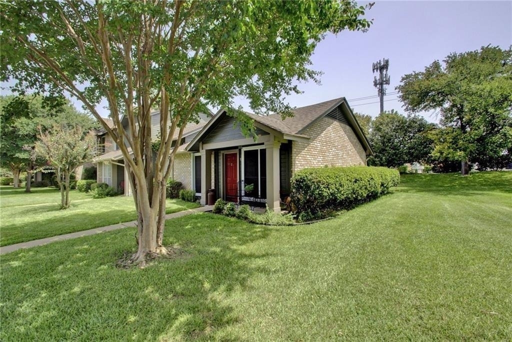 1015 E Yager Ln - Photo 2