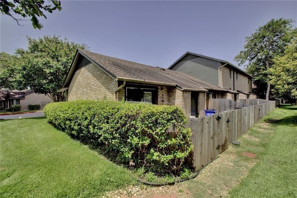 1015 E Yager Ln - Photo 36