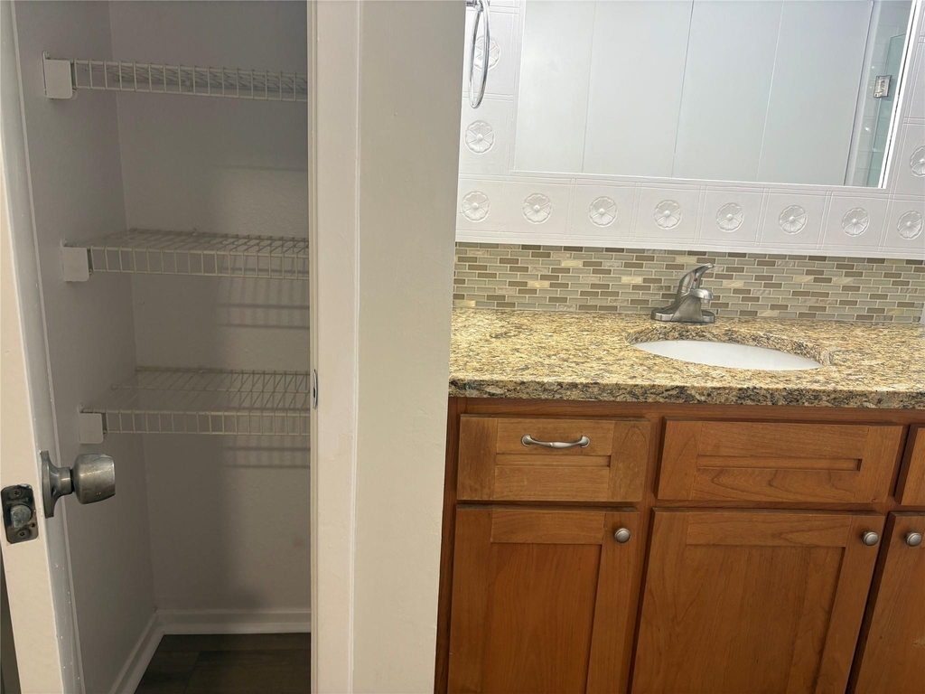 1015 E Yager Ln - Photo 24