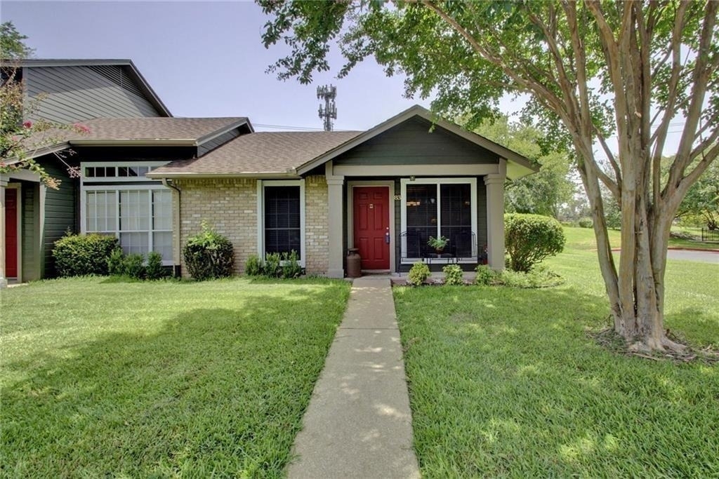 1015 E Yager Ln - Photo 0