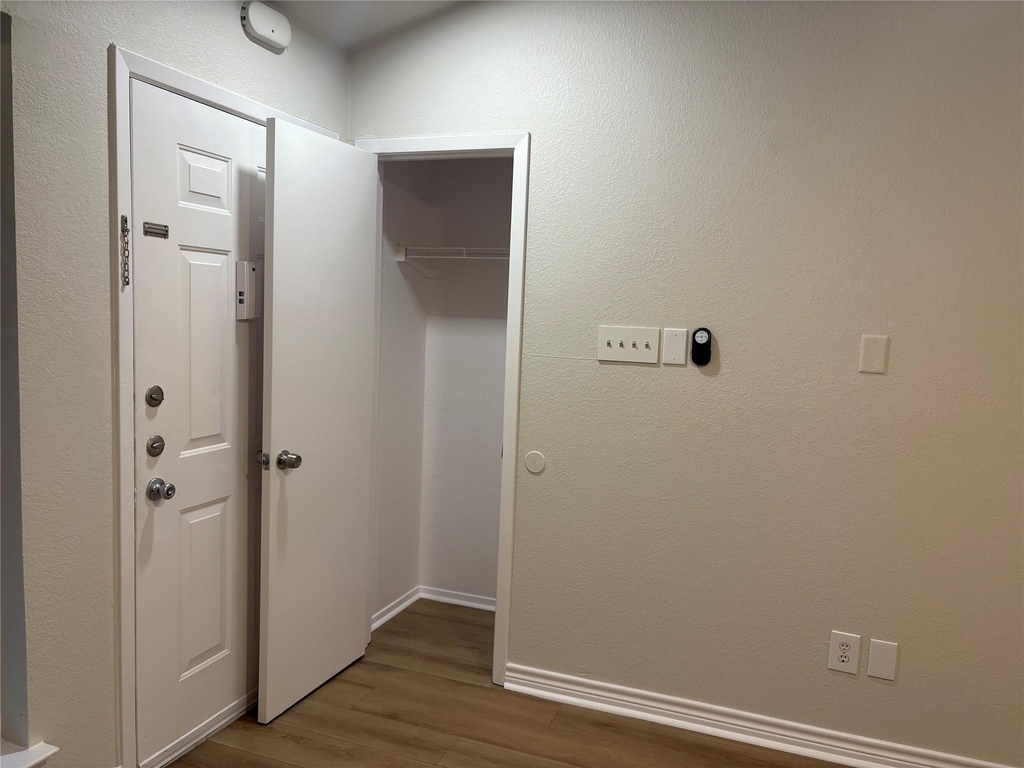 1015 E Yager Ln - Photo 14