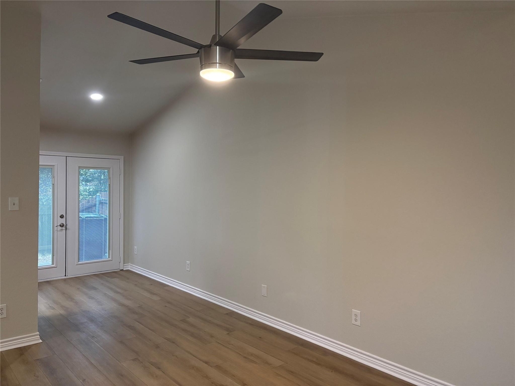 1015 E Yager Ln - Photo 11