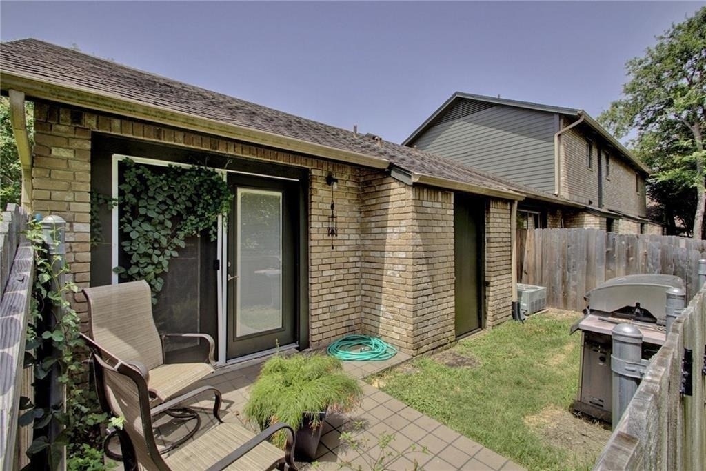 1015 E Yager Ln - Photo 34