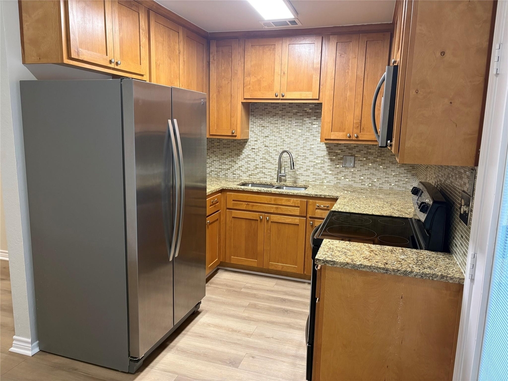 1015 E Yager Ln - Photo 9