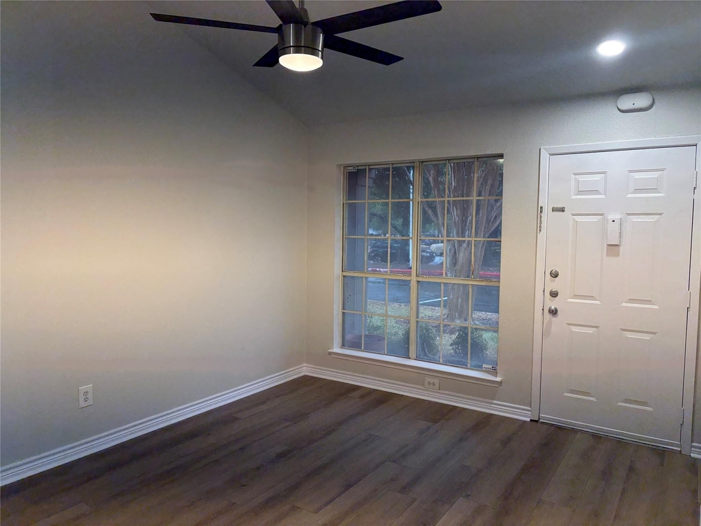 1015 E Yager Ln - Photo 4