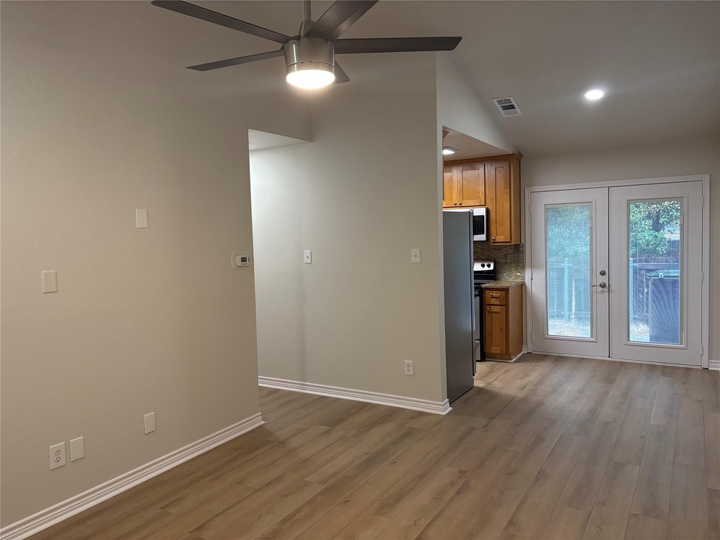 1015 E Yager Ln - Photo 12