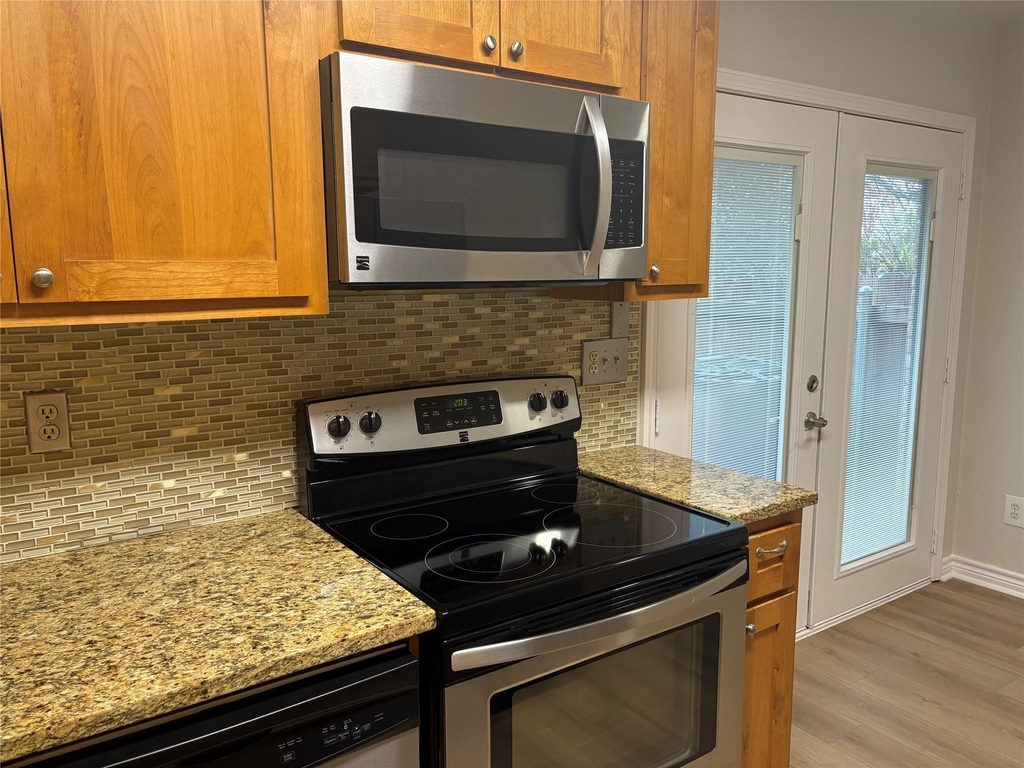 1015 E Yager Ln - Photo 8