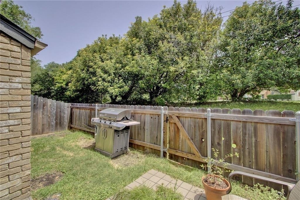 1015 E Yager Ln - Photo 32