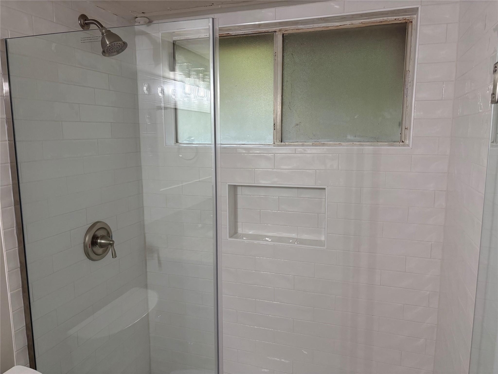 1015 E Yager Ln - Photo 25