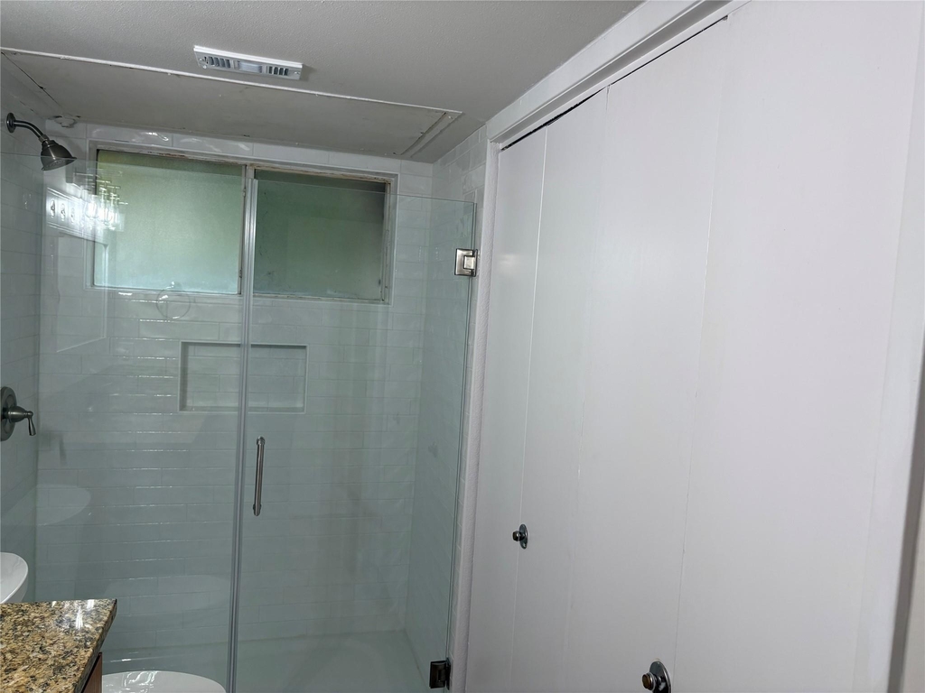 1015 E Yager Ln - Photo 28