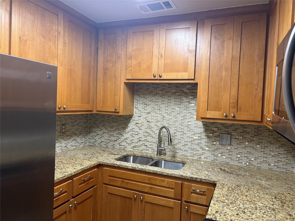 1015 E Yager Ln - Photo 13