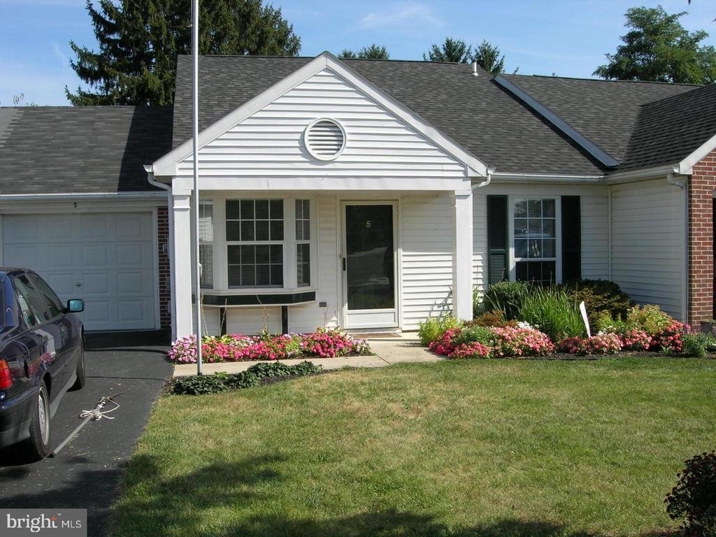 5 Fieldcrest Drive - Photo 0