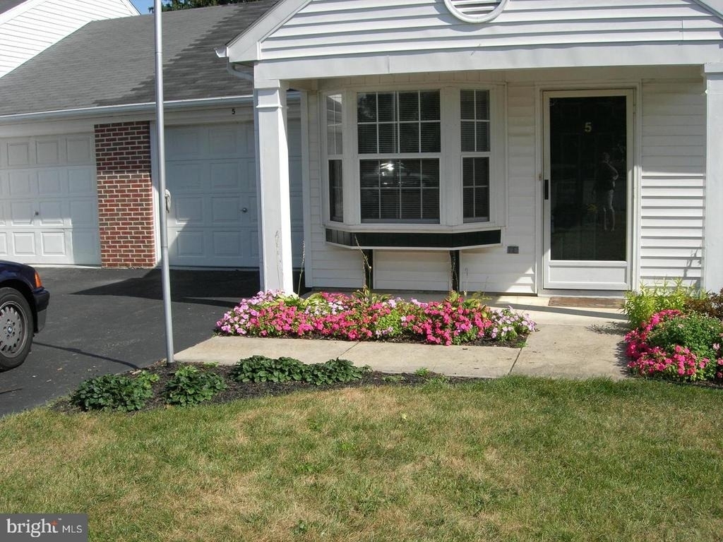 5 Fieldcrest Drive - Photo 1