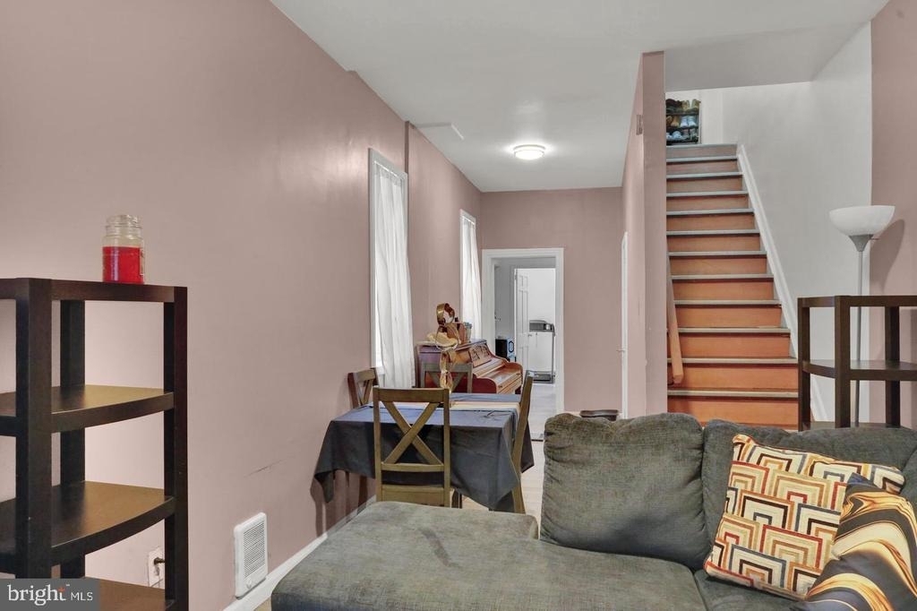 833 Green Street - Photo 2